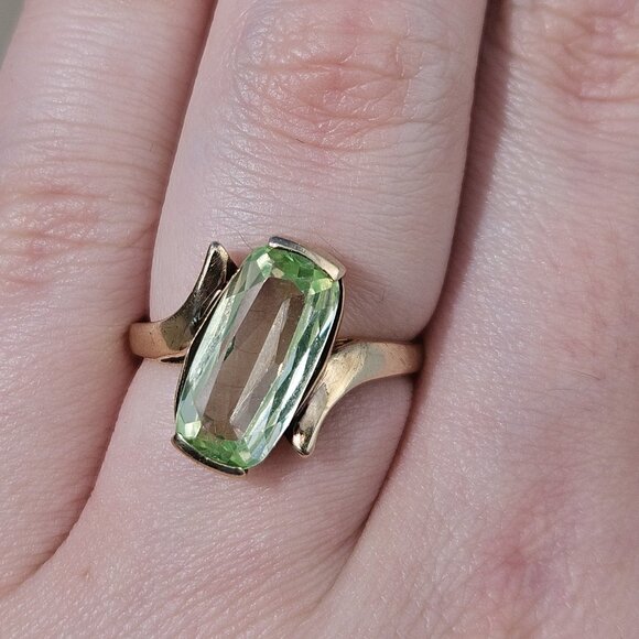 10K Yellow Gold Elongated Cushion Cut Uranium Glass Cocktail Ring Size 6.25 - Picture 2 of 16
